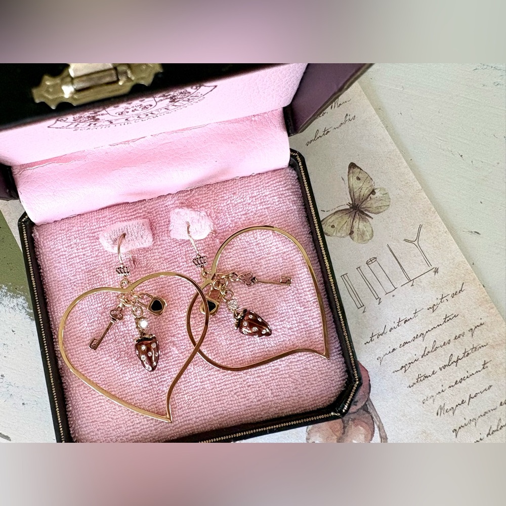 Like NEW!! RARE HTF Collector Y2K Juicy Couture Strawberry Heart Iconic Earrings
